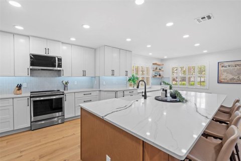 Casa en venta en Tampa, Florida, 5 dormitorios, 283.35 m2 № 2223344 - foto 12