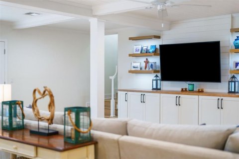 Casa en venta en Tampa, Florida, 5 dormitorios, 283.35 m2 № 2223344 - foto 18
