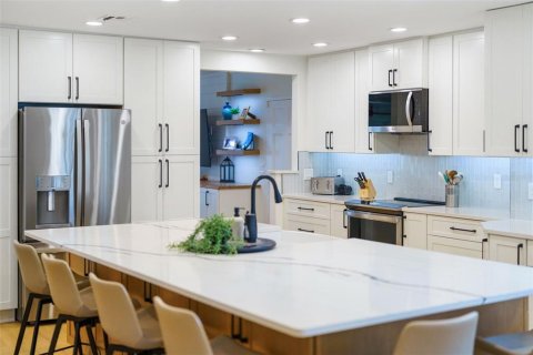 Casa en venta en Tampa, Florida, 5 dormitorios, 283.35 m2 № 2223344 - foto 6