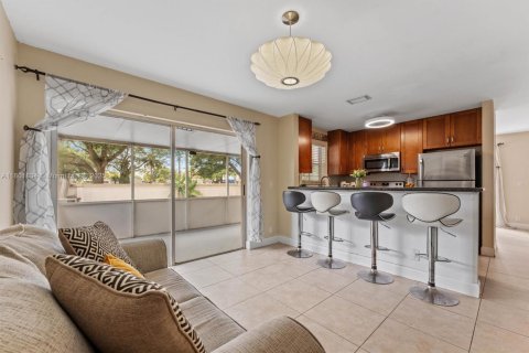 House in Margate, Florida 3 bedrooms, 139.35 sq.m. № 1689437 - photo 12
