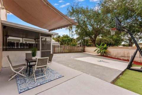 House in Margate, Florida 3 bedrooms, 139.35 sq.m. № 1689437 - photo 16