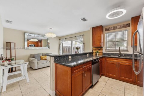 House in Margate, Florida 3 bedrooms, 139.35 sq.m. № 1689437 - photo 7