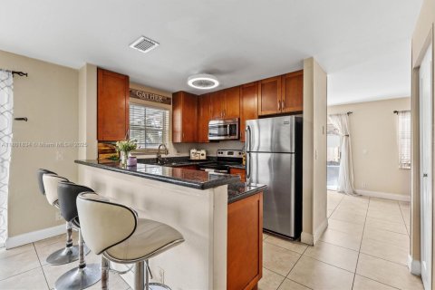 House in Margate, Florida 3 bedrooms, 139.35 sq.m. № 1689437 - photo 9