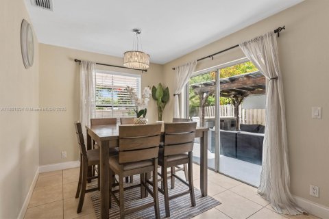 House in Margate, Florida 3 bedrooms, 139.35 sq.m. № 1689437 - photo 6