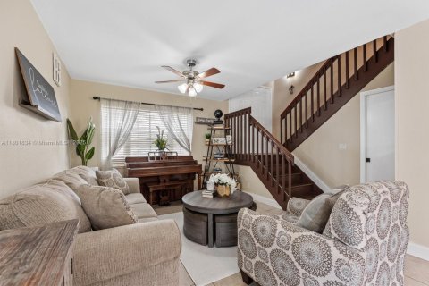 House in Margate, Florida 3 bedrooms, 139.35 sq.m. № 1689437 - photo 4