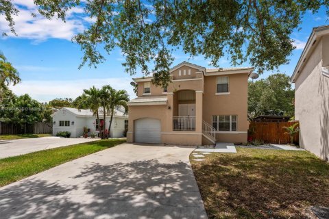 House in Margate, Florida 3 bedrooms, 139.35 sq.m. № 1689437 - photo 2