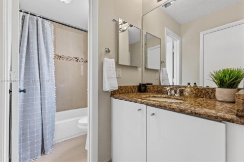 House in Margate, Florida 3 bedrooms, 139.35 sq.m. № 1689437 - photo 28
