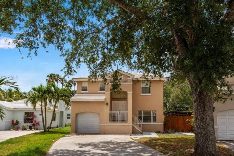 House in Margate, Florida 3 bedrooms, 139.35 sq.m. № 1689437 - photo 1
