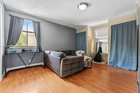 House in Margate, Florida 3 bedrooms, 139.35 sq.m. № 1689437 - photo 26