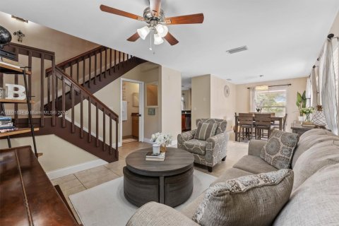 House in Margate, Florida 3 bedrooms, 139.35 sq.m. № 1689437 - photo 5