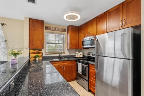 House in Margate, Florida 3 bedrooms, 139.35 sq.m. № 1689437 - photo 10