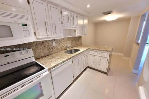 Copropriété à louer à Aventura, Floride: 2 chambres, 116.22 m2 № 2435410 - photo 2