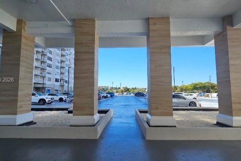 Copropriété à louer à Aventura, Floride: 2 chambres, 116.22 m2 № 2435410 - photo 14