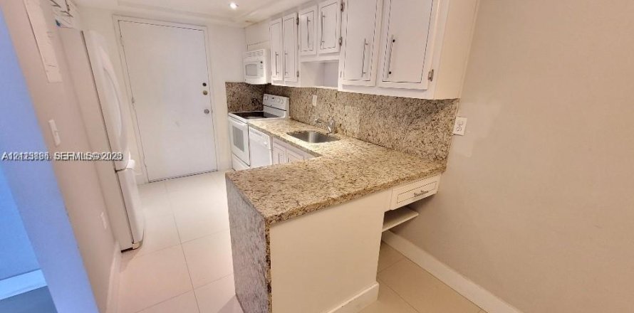 Condo à Aventura, Floride, 2 chambres № 2435410