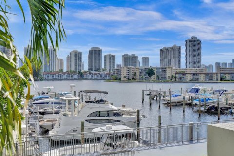 Copropriété à louer à Aventura, Floride: 2 chambres, 116.22 m2 № 2435410 - photo 5