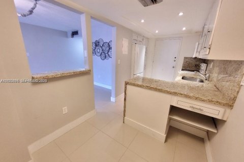 Copropriété à louer à Aventura, Floride: 2 chambres, 116.22 m2 № 2435410 - photo 4