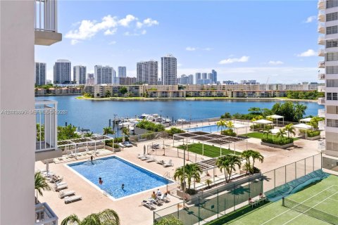 Copropriété à louer à Aventura, Floride: 2 chambres, 116.22 m2 № 2435410 - photo 10