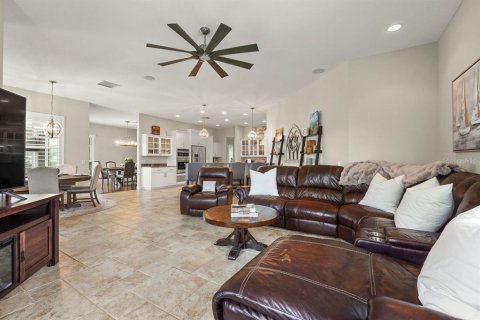 Villa ou maison à vendre à New Smyrna Beach, Floride: 4 chambres, 372.17 m2 № 2408139 - photo 6