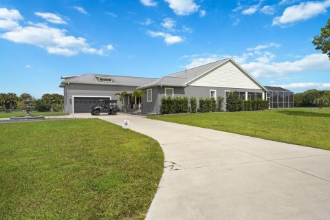 Villa ou maison à vendre à New Smyrna Beach, Floride: 4 chambres, 372.17 m2 № 2408139 - photo 3