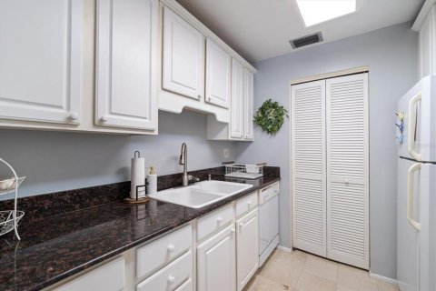 Condominio en venta en Belleair, Florida, 2 dormitorios, 99.87 m2 № 1681612 - foto 8