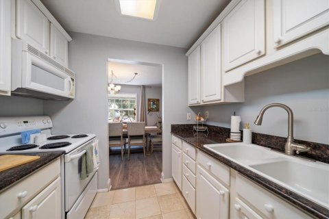 Condominio en venta en Belleair, Florida, 2 dormitorios, 99.87 m2 № 1681612 - foto 9