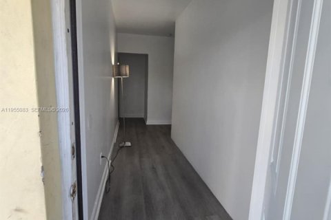 Immobilier commercial à vendre à Miami, Floride: 137.96 m2 № 2153380 - photo 16