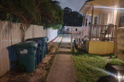 Immobilier commercial à vendre à Miami, Floride: 137.96 m2 № 2153380 - photo 28