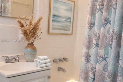 Immobilier commercial à vendre à Miami, Floride: 137.96 m2 № 2153380 - photo 12