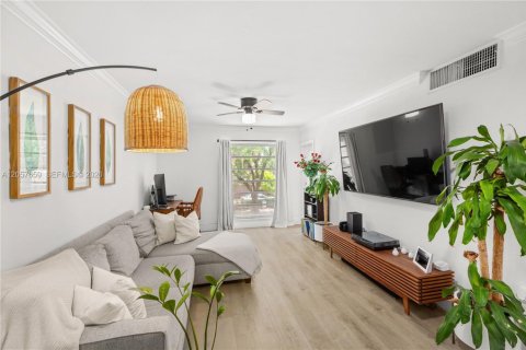 Купить кондоминиум в Корал-Гейблс, Флорида 2 спальни, 74.79м2, № 2168555 - фото 1