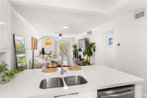 Купить кондоминиум в Корал-Гейблс, Флорида 2 спальни, 74.79м2, № 2168555 - фото 4
