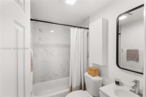 Condo in Coral Gables, Florida, 2 bedrooms  № 2168555 - photo 17