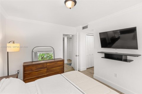 Condo in Coral Gables, Florida, 2 bedrooms  № 2168555 - photo 24