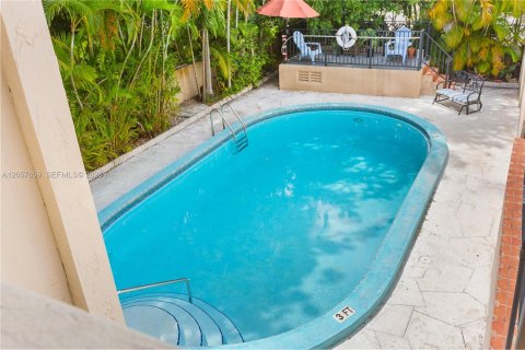 Condo in Coral Gables, Florida, 2 bedrooms  № 2168555 - photo 29