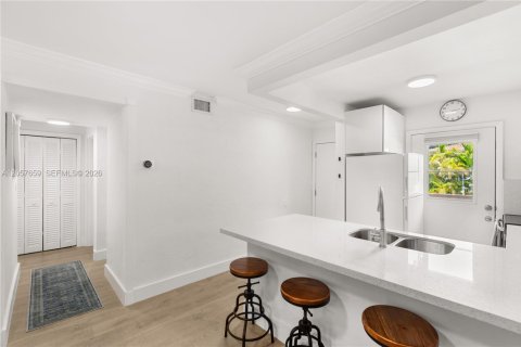 Condo in Coral Gables, Florida, 2 bedrooms  № 2168555 - photo 15