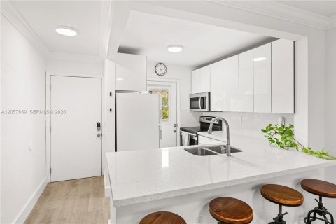 Купить кондоминиум в Корал-Гейблс, Флорида 2 спальни, 74.79м2, № 2168555 - фото 7