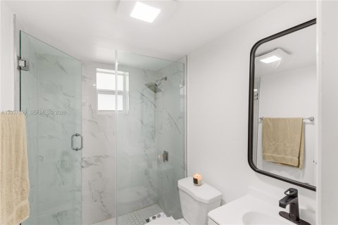 Condo in Coral Gables, Florida, 2 bedrooms  № 2168555 - photo 19