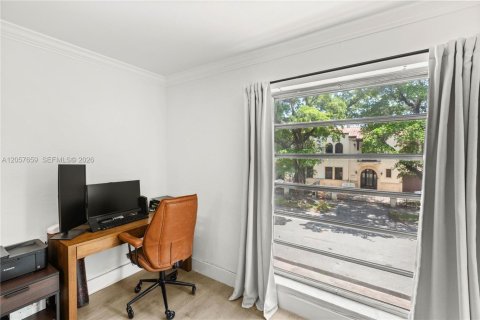 Condo in Coral Gables, Florida, 2 bedrooms  № 2168555 - photo 13