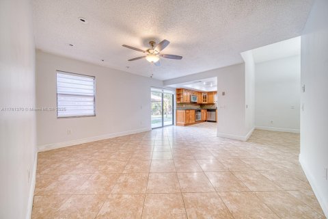 House in Miami, Florida 4 bedrooms, 229.56 sq.m. № 1867857 - photo 19