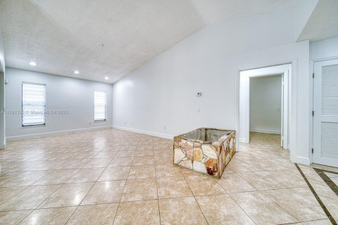 House in Miami, Florida 4 bedrooms, 229.56 sq.m. № 1867857 - photo 24