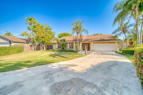 House in Miami, Florida 4 bedrooms, 229.56 sq.m. № 1867857 - photo 2