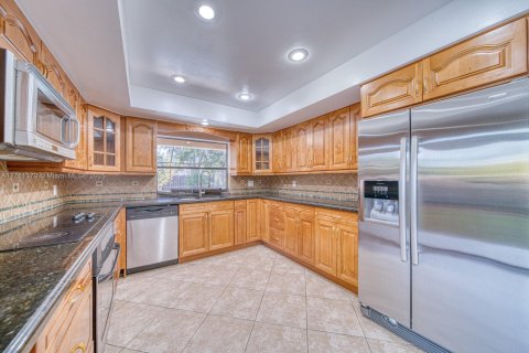 House in Miami, Florida 4 bedrooms, 229.56 sq.m. № 1867857 - photo 22