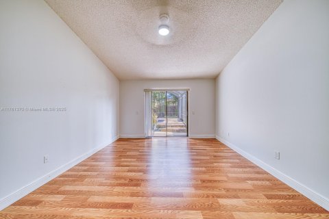 House in Miami, Florida 4 bedrooms, 229.56 sq.m. № 1867857 - photo 6