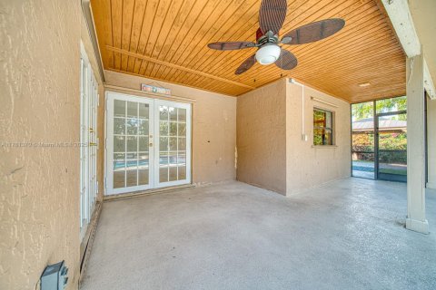 House in Miami, Florida 4 bedrooms, 229.56 sq.m. № 1867857 - photo 29
