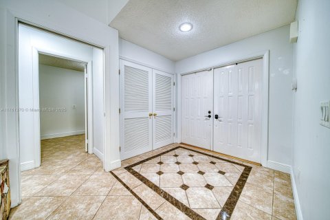 House in Miami, Florida 4 bedrooms, 229.56 sq.m. № 1867857 - photo 25