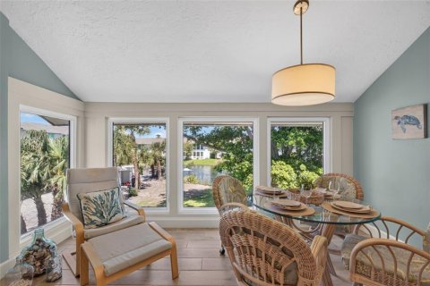 Copropriété à vendre à Sarasota, Floride: 2 chambres, 100.61 m2 № 2302461 - photo 10