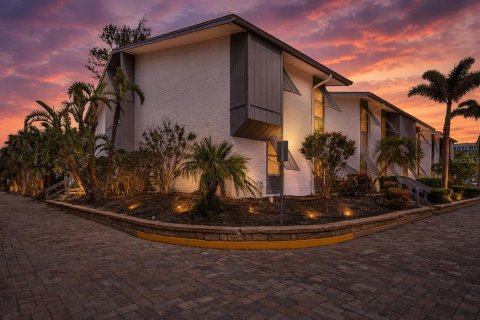 Condo in Sarasota, Florida, 2 bedrooms  № 2302461