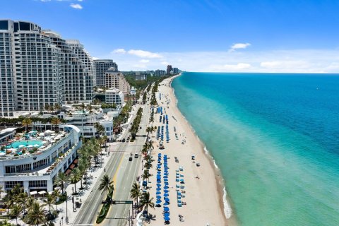 Condominio en alquiler en Fort Lauderdale, Florida, 3 dormitorios, 186.08 m2 № 1160481 - foto 1