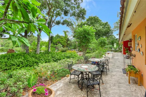 House in West Palm Beach, Florida 4 bedrooms, 271.09 sq.m. № 1695358 - photo 7