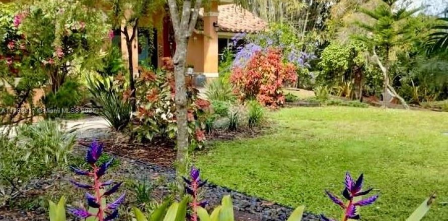 House in West Palm Beach, Florida 4 bedrooms, 271.09 sq.m. № 1695358