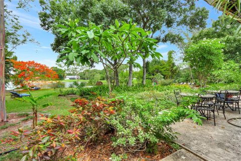 House in West Palm Beach, Florida 4 bedrooms, 271.09 sq.m. № 1695358 - photo 8